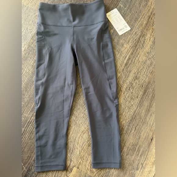 NWT Athleta Interval‎ Stash Capri Gray Legging Size xs - Picture 1 of 4